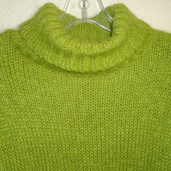 Vtg LAURICE Women's Green Knit Sweater 47% Mohair Size-S Pit to pit-19 Length-24 - Picture 2 of 6
